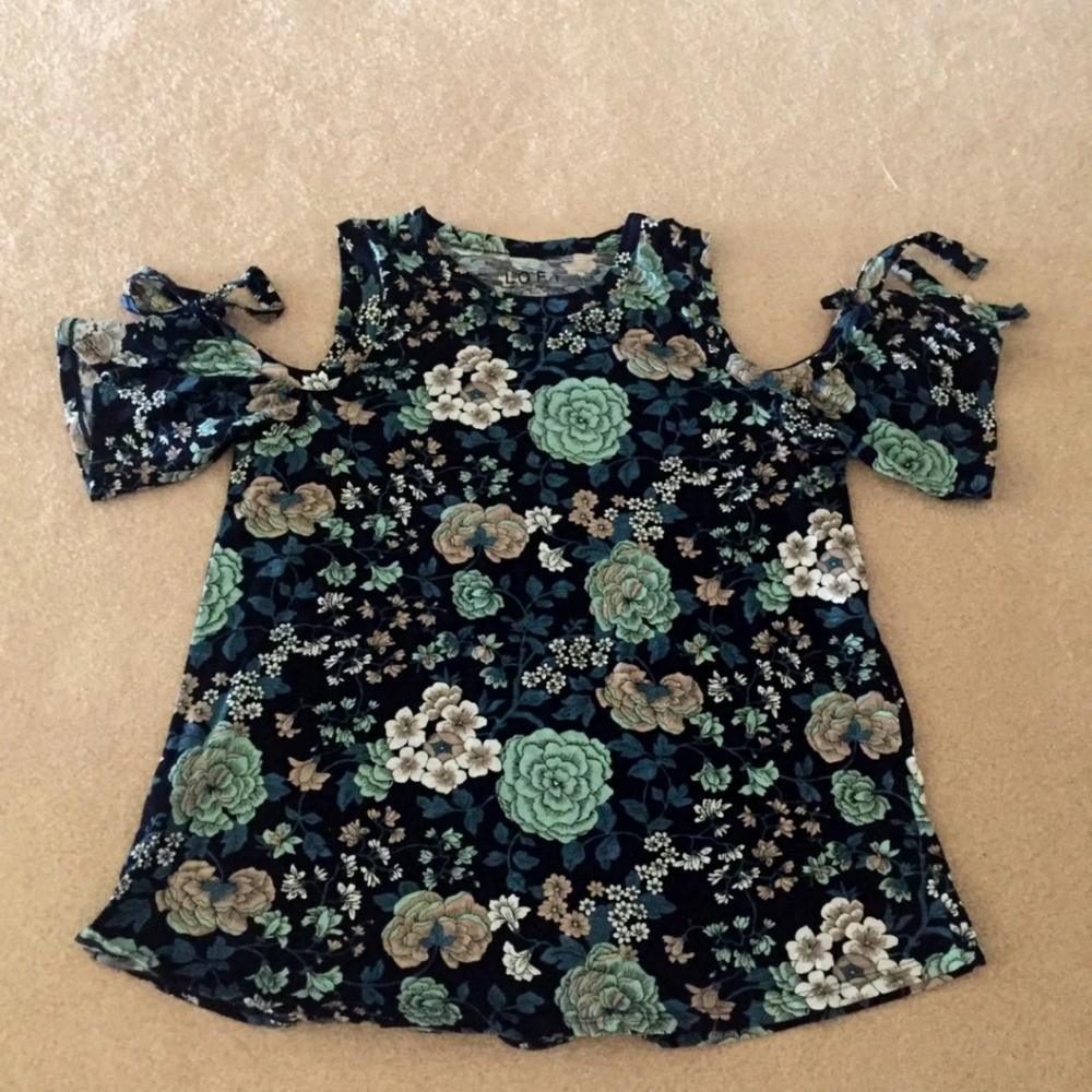 Loft off shoulder floral top Sz small NEW